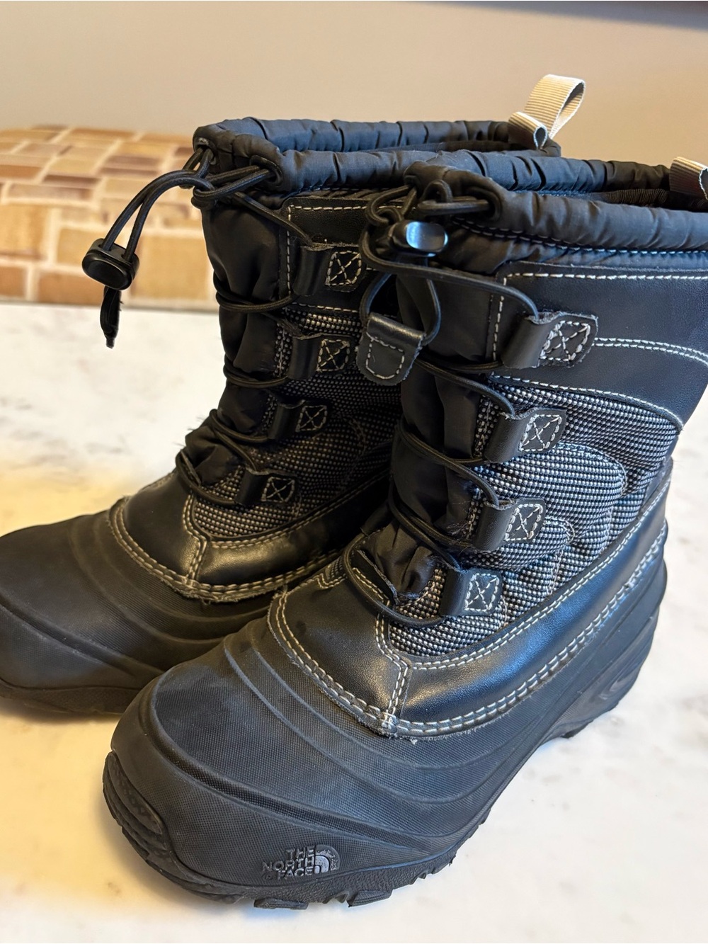 Size 3 The North Face Alpenglow IV